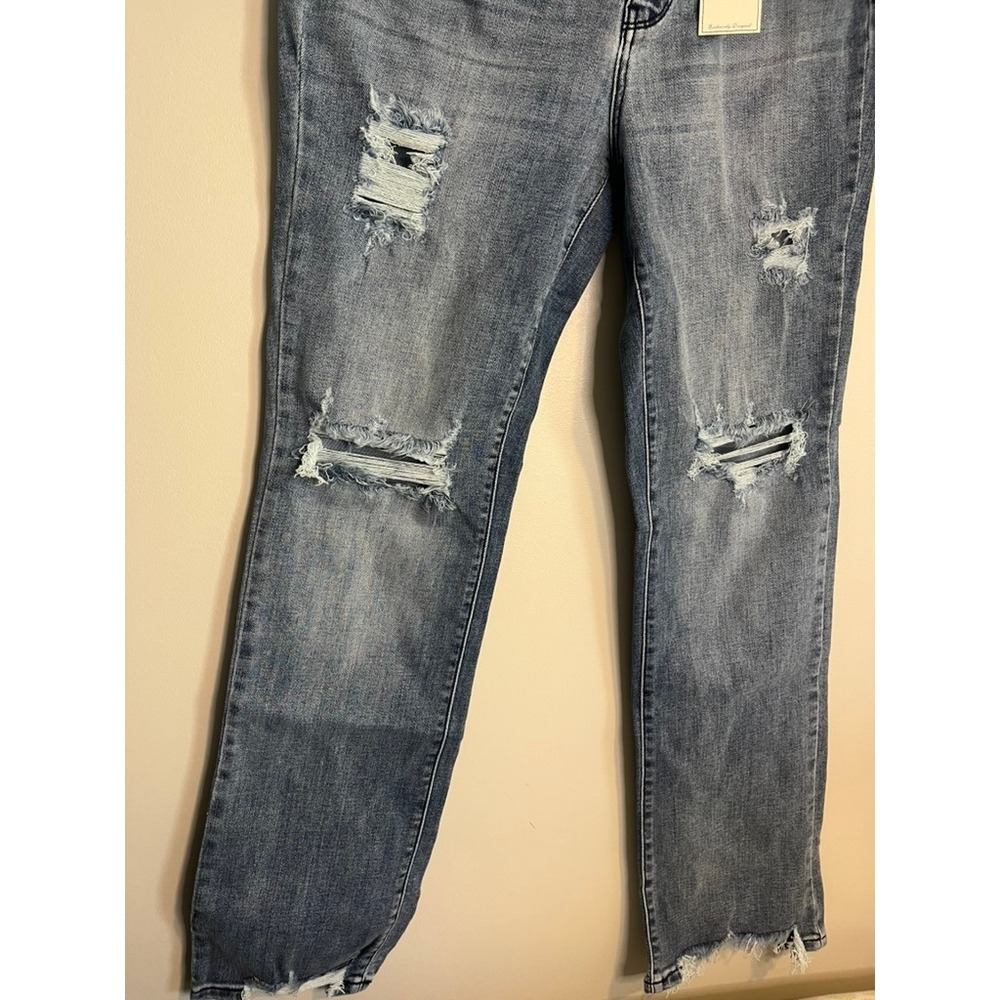 NWT Judy Blue Mid Rise Straight Leg Distressed Jeans Medium Wash Frayed Hem 32 - Picture 3 of 8